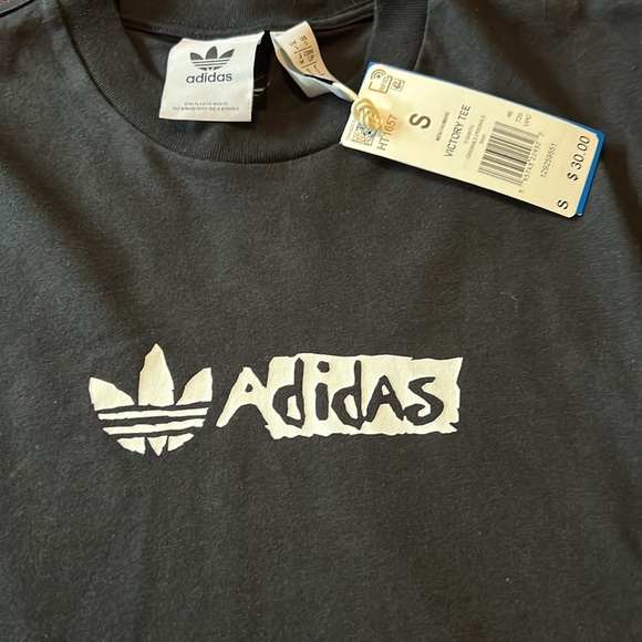 Small Adidas new tee - Picture 2 of 2